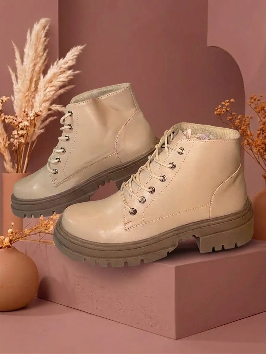 Bota Beige con Cordones